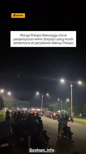 𝙋𝘼𝙇𝙊𝙋𝙊 𝙄𝙉𝙁𝙊 on Instagram: "Warga Palopo tampak berkumpul di area mesjid islamic centre palopo duka sejak isya tadi. Dengan wajah penuh duka, mereka menunggu kedatangan jenazah Almarhum awhin sanjaya 198 yang akan dipulangkan ke kampung halaman masamba Kab. Luwu Utara. Senin, 15 Desember 2025 ------------------------------‐--------- Tempat keren main Billiar @nsj.Billiard Kosmetik & aksesoris lengkap murah di palopo @anna.online.shop Takeaway kopimu hanya di @kopithru_palopo Mau Makan S