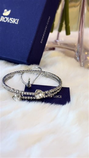 Add sparkle to your look — for less! Enjoy 25% OFF on all Swarovski items at Peony Gift Shop. Because elegance should always come with a sweet deal. Hurry, offer valid while stocks last! Visit us in Bonapriso, Douala (in front of Mazaj Market).