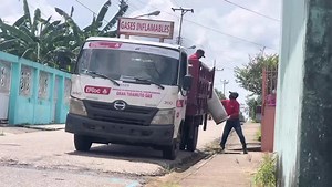 *Reinaugurada planta de llenado de gas en Tinaco* La presidenta de Pdvsa Gas Comunal, Caryl Bertho, en compañía de la fuerza laboral y la diputada de la Asamblea Nacional (AN), Iris Varela, reinauguró la planta de Llenado GLP "José Laurencio Silva", ubicada en el sector Chaparral de Tinaco; donde también estuvieron los alcaldes bolivarianos, equipos políticos municipales y regionales del Partido Socialista Unido de Venezuela (PSUV), así como el poder popular organizado. Caryl Bertho destacó que 