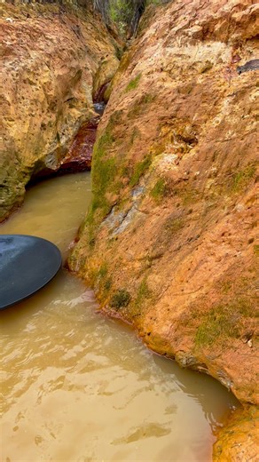 Wow!!!gold discovery process | traditional gold extraction process | super material containing gold | gold nugget $1500 in bedrock crack 😱‼️⛏️ amazing #puregold #goldmine #goldhunter #goldprocessing #goldextraction #goldminer #goldpanning #goldhunting | Genta