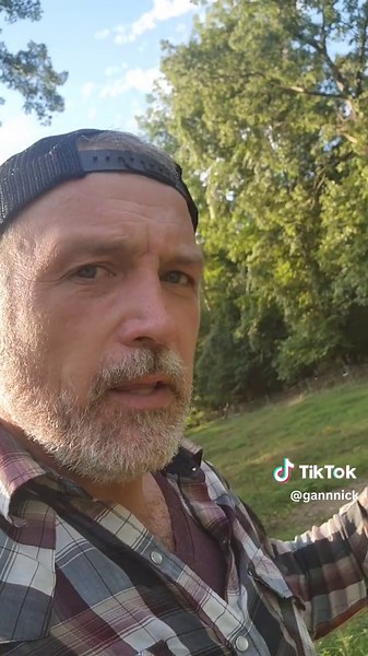 using electric fence to hold livestock #farming #farmtips #ranching #farmer #electricfence