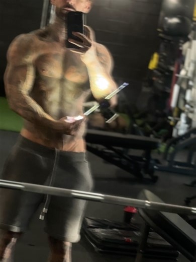 Robbie McMahon on Instagram: "Just got a gym light - it’s pretty cool ngl comes with a mount and will stick on any surface including metal frames 🖼️ #gymlife #gymaccessories #gymlighting #gymcontent"