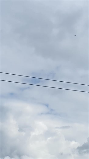 Someone’s having some fun overhead . I counted seven loop de loops . Pretty cool . Vicky | Midlands Storm Chasers U.K