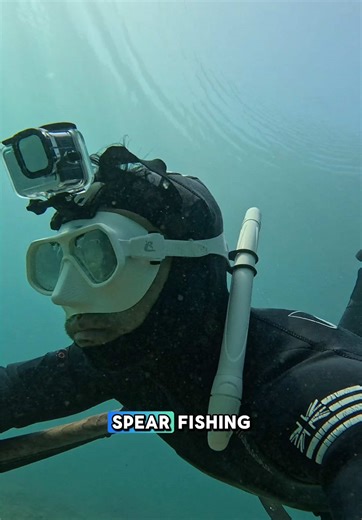 Bruh what was in this fish’s mouth? Would you eat this Moano kali? #catchandcook #spearfishing #hawaii #oahu #fishing