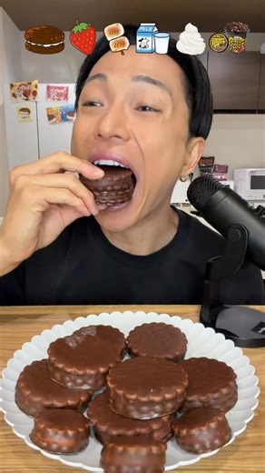 チートレニーじゅん。 | これ知ってる！？昔ながらの最強チョコマシュマロ🍫エンゼルパイ食べ比べ！ #エンゼルパイ #森永 #チョコマシュマロ #食べ比べ #ASMR #スモア #大食い #筋トレ #モッパン #mukbang #diet #チートデイ #먹방 #チョコレート | Instagram