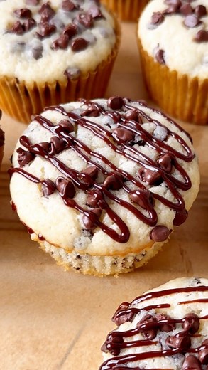 Buttermilk Chocolate Chip Muffin 🥛🍪🍫 These muffins are super easy to whip together! They are so soft and moist. We drizzle a little ganache on top but you could melt butter on top or eat just as is! Recipe makes 12. Full recipe below. Ingredients: Muffin: * 1/2 cup vegetable oil * 1 cup granulated sugar * 1 egg * 1/3 cup sour cream * 2 tsp vanilla extract * 1 1/3 cup flour * 1 1/2 tsp baking powder * 1/2 tsp salt * 1/2 cup buttermilk * 3/4 cup mini chocolate chips Ganache: * 1/3 cup chocolate