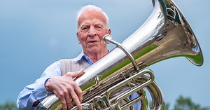 Gerrit (85) was bijna dood, nu ‘toetert’ hij weer volop