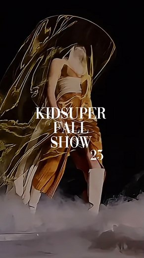 Runway Tape - Fashion & Models on Instagram: "I can’t get enough of this… - Only on @runwaytape - #fashion #vintage #runway"