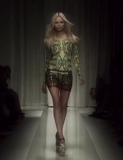 Natasha Poly for Versace #NatashaPoly #Versace #fashion #runwaywalk #catwalk #models