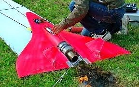 世界上最快的遥控飞机 时速727KM/H