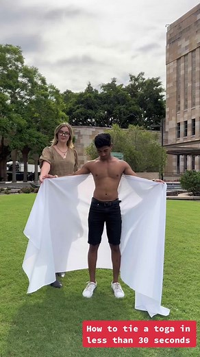 How to Tie a Toga Quickly and Stylishly