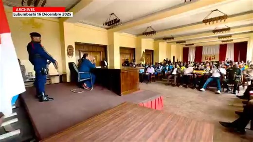 Lubumbashi change de visage du jour le jour. La mairie a lancé une opération musclée pour débarrasser le centre-ville des véhicules abandonnés et du stationnement sauvage. En quelques nuits seulement, les artères ont été libérées, les arrêts de bus assainis et les équipes d'assainissement qui ne dorment ni ne sombrent à l'inaction sont toujours à l'œuvre. il s'est agi d'une action du coup de poing qui impose désormais une règle selon laquelle je cite: