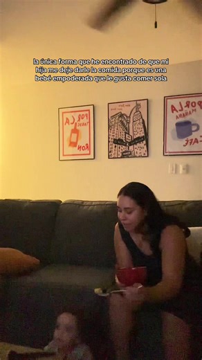 me encanta que coma sola pero hay veces que juega más de lo que come y necesito que se alimente