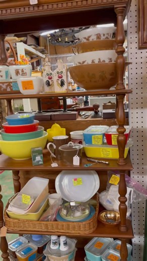 It’s Super Bowl Sunday‼️🏈 And you KNOW what that means⁉️ Time to shop The Lindy Mall. 😁🫶 Open TODAY 1-5 | The Lindy Antique Mall