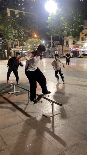 Lổ r các cháu ơi #fyp #xuot #skate #skateboarding #justforfun