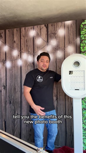 Las Vegas surprised me this year. 🎰 After helping my boy Drew at Photo Booth Expo, he surprised me with one of the most advanced DSLR booths on the market. I haven’t even fully opened it since bringing it home… so you’re seeing this with me for the first time. Why this matters to clients: This booth sets up in minutes. That means we can work around tight wedding timelines, strict coordinators, and last-minute venue access without delaying your event. Less stress. Smoother timelines. Same premiu