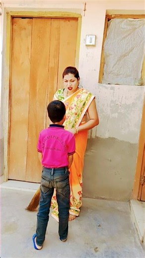 The daughter did not open the gate when her mother came #emotional #motivation #viralvideo