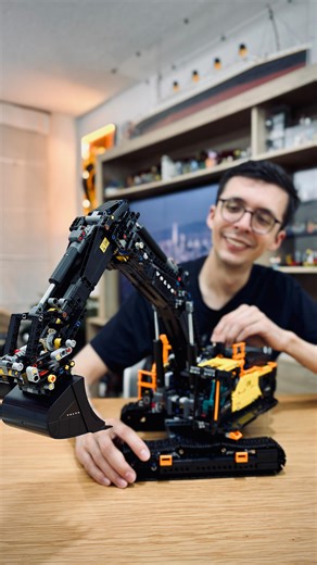 Sergio Ospina on Instagram: "LEGO Technic Volvo EC500 Hybrid 42215 review Thank you The LEGO Group! . . . #lego #legotechnic #volvo #constructionmachinery #ec500 #42215 #rlfm #review #reinodelcoleccionista"