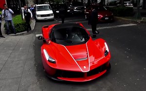 法拉利LaFerrari Aperta（敞篷版）和风神Huayra上街_哔哩哔哩_bilibili