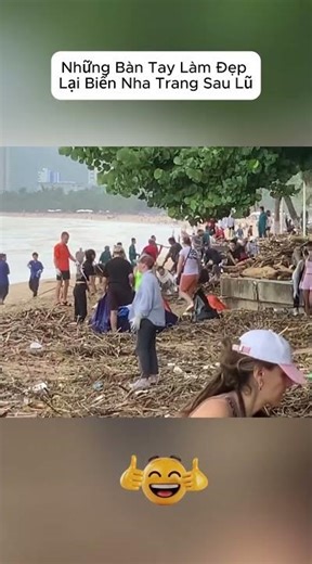 Hands Beautify Nha Trang Beach After the Flood