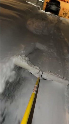 Minnesota Neighbor Has a Snow-Clearing Robot || ViralHog