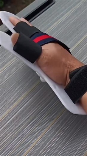 “Finger fixator para sa clenched at spastic hands after stroke. Helps maintain open position, reduce contracture, at mas safe sa daily stretching. Tandaan: support tool lang—kasabay pa rin ang active exercises.” 👉 Comment FINGER kung gusto mo ng daily hand routine 👉 Follow Pagbangon for more stroke recovery tips #Pagbangon #StrokeRecovery #FingerRehab #HandFixator #Hemiplegia #RehabToolsPH #StrokeWarrior #AffiliatePH | Pagbangon