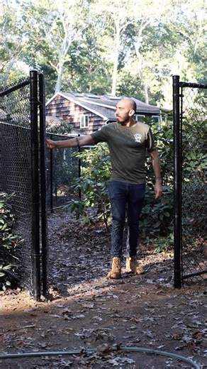 Chain Link Fence Gate – Black Chain Link