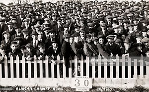 When and why did men stop wearing hats?