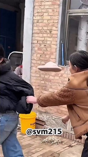 दोस्तों एक लड़की ने मुझे मारा 🥹🥹 #shortsfeed #youtubeshorts