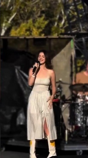 Lana Del Rey - Summertime Sadness Live Performance