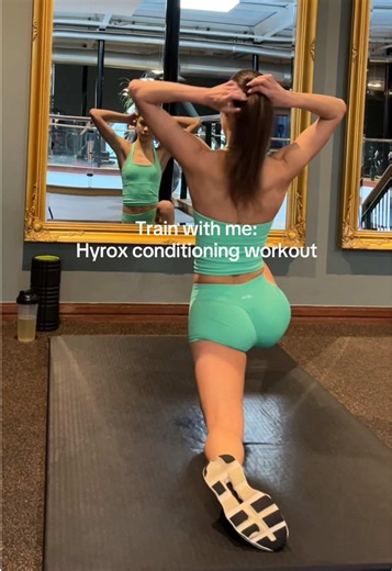 my weekly engine building hyrox session! 50 minutes to an hour of hard work!! I do these sessions without running to build fitness on the ergs (which also helps running stamina and speed too) and work on the stations with lots of reps for endurance! This is tough but one of my fave sessions of the week (modify for beginners/ if your new to this kind of training start by halving the amount of row and ski intervals to 5x200 with 60s rest between and 4 rounds on the burpees and lunges and 3 on the 