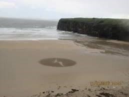 It’s no secret Ireland is basking in rain 🌨️🌨️🌨️ from coast to coast and our beautiful Ballybunion. To cheer up all our followers and because we couldn’t go out to do our regular Monday Tidytowning. I decided to post old pictures of sunnier days 🌞🌞 and 2 of Mario Perez's beach artwork from the town we love so well. Our corner of Heaven on Mother Earth, beautiful Ballybunion. | Ballybunion - Our Seaside Town