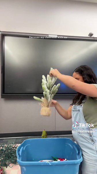 Christmas Classroom Decorating Ideas for a Festive Space