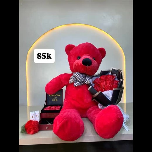 Muhammed Mariam/ Teddy Bear Store, Gift Item Store on Instagram: "₦85,000 VALENTINE PACKAGE 🌸 What’s inside: • 100cm Teddybear • Flower Bouquet • Plush Key holder • I love you Giftbox • 2 Lipgloss Send a dm to Book Now"