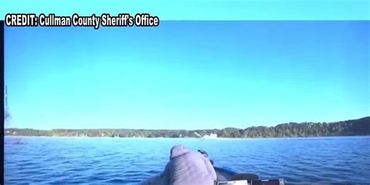 Moment professional South Ga. fisherman crashes into boat