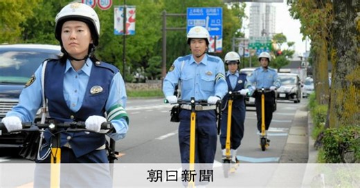 警察官が電動キックボードの「お手本」　マナー向上へ、公務でも活用