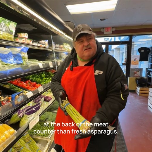 Pat Johnson Takes You On A 1:40 Second Showcase Of The Most Awesome Offerings At The D & R ............Doin It Right! | D and R Market