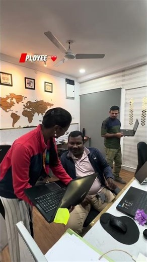 “Same Work, Different Reaction 😂”