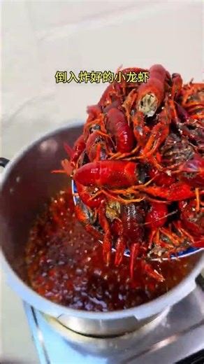 First Meal of 2026: Her Unforgettable Garlic Crayfish Adventure