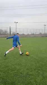 536K views · 3.9K reactions | Diagonal Switch. Open Hips & Back Foot Receive. Face The Target & Shift Onto Front Foot. Strike Through With Laces ⚽️➕ | Jack Hunter | Facebook