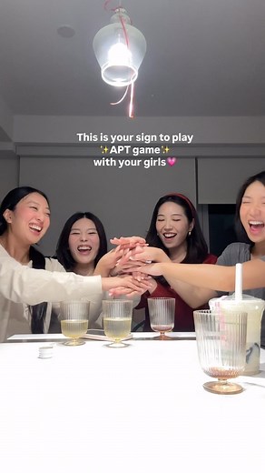 𝖢𝗁𝖺𝖾 채민 on Instagram: "Taught my friends how to play apt game🥰 I love girlhood so much 🥹💗 @roses_are_rosie @brunomars"