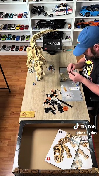 Building LEGO Tyrannosaurus Rex in Time-Lapse