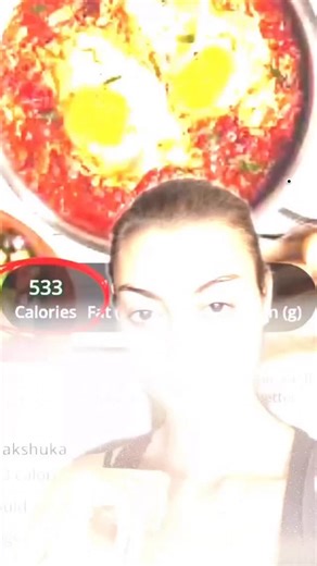 ⁨ איך באמת יורדים במשקל עם מעקב קלוריות👇🏻👇🏻 הטעות הכי גדולה שנשים עושות עם אפליקציות מעקב קלוריות זה שהן *מתעדות* במקום *לתכנן*. מה הכוונה? הן מחשבות כל מיני הערכות גסות לפי תמונות או פשוט מתעדות את הארוחות שהן רגילות לאכול בשגרה (אותה השגרה בה הן היו תקועות במשקל) במקום ללמוד איך *לשנות* את התזונה שלהן ולתכנן נכון את הארוחות בתוך מסגרת קלוריות מצומצמת (מה שבאמת יביא לירידה במשקל). תחשבי על זה: אם עד עכשיו היית תקועה במשקל, ואת צריכה להפחית 400-500 קלוריות ממה שאת רגילה לאכול, האם את באמת תמ