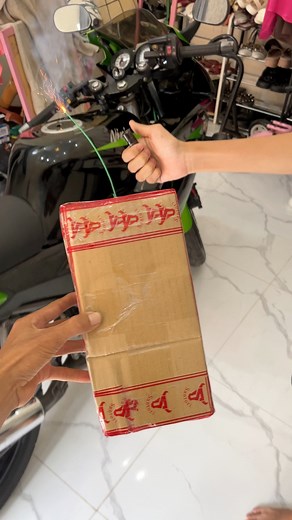 3.2K views | experiment of burning firecracker wicks inside the house (part 3)  #experiment #diy #facebookreels #rocket #idea #knowledge #technology #shareidea #reelschallenge #entertainment #firecracker #trandingreels #simpleexperiment #craft #sharing #homedecoration @sorotan | Fix Aby | Facebook