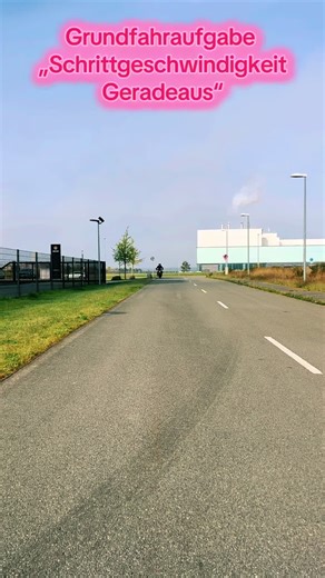 Grundfahraufgabe Schrittgeschwindigkeit Geradeaus A/A1/A2 #fahrschule #fahrlehrer #schwerin #petermaennchenfahrschule #fahrerlaubnis #fahrschüler