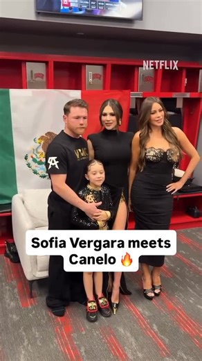 ALL THE SMOKE Boxing on Instagram: "Sofia Vergara is in the building for #CaneloCrawford 🔥 (🎥: @netflix)"