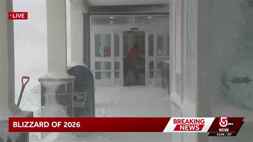 Grocery store doors frozen shut in Norwell