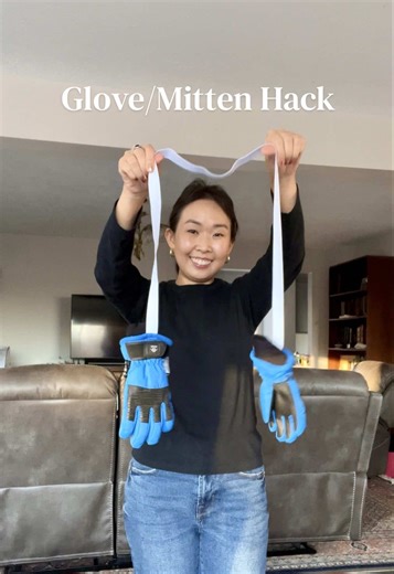 How to never lose kid’s gloves ❄️👌🏼! #glovehack #kidsgloves #parentinghack #winterhack #momhack