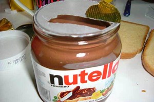 Voici comment retirer l'opercule de votre pot de Nutella d'un seul coup !