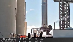 A big long static fire from the booster 7 (14 Raptor engine ) Video credit labpadre | Space FrontPage